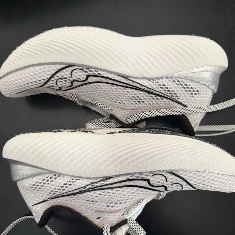 Carbon plate running shoes, only worn for 2 miles! - Picture 2 of 6